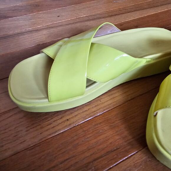 Ugg Emily Patent Leather Slides Yellow  Size 8.5 - Picture 10 of 11